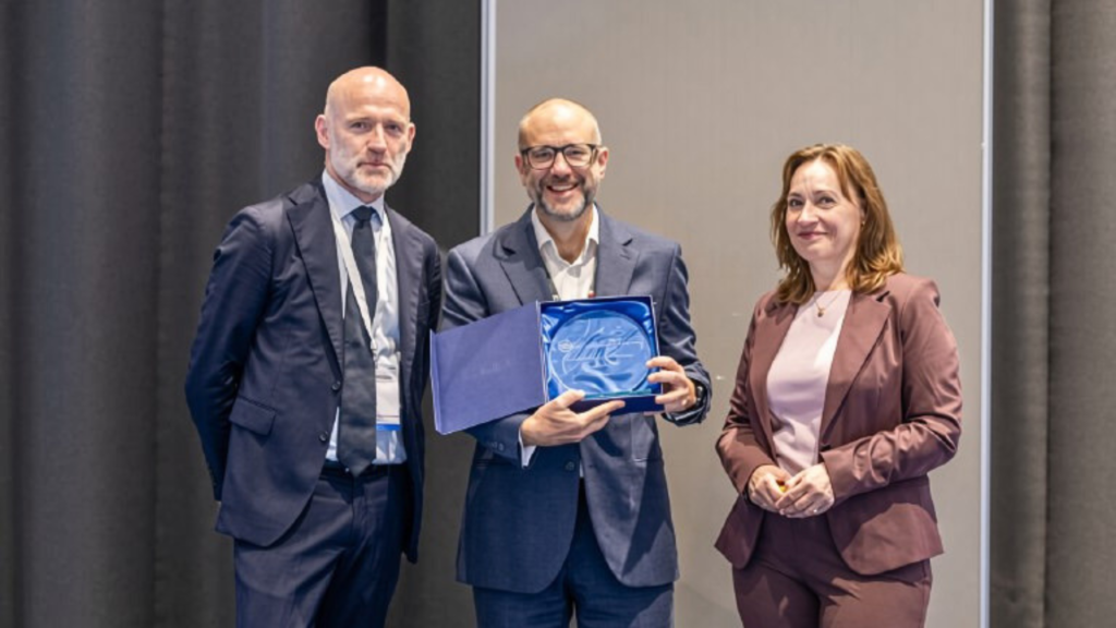 Frontline and Duncan Shearer WAN-IFRA Print & Sustainability Awards